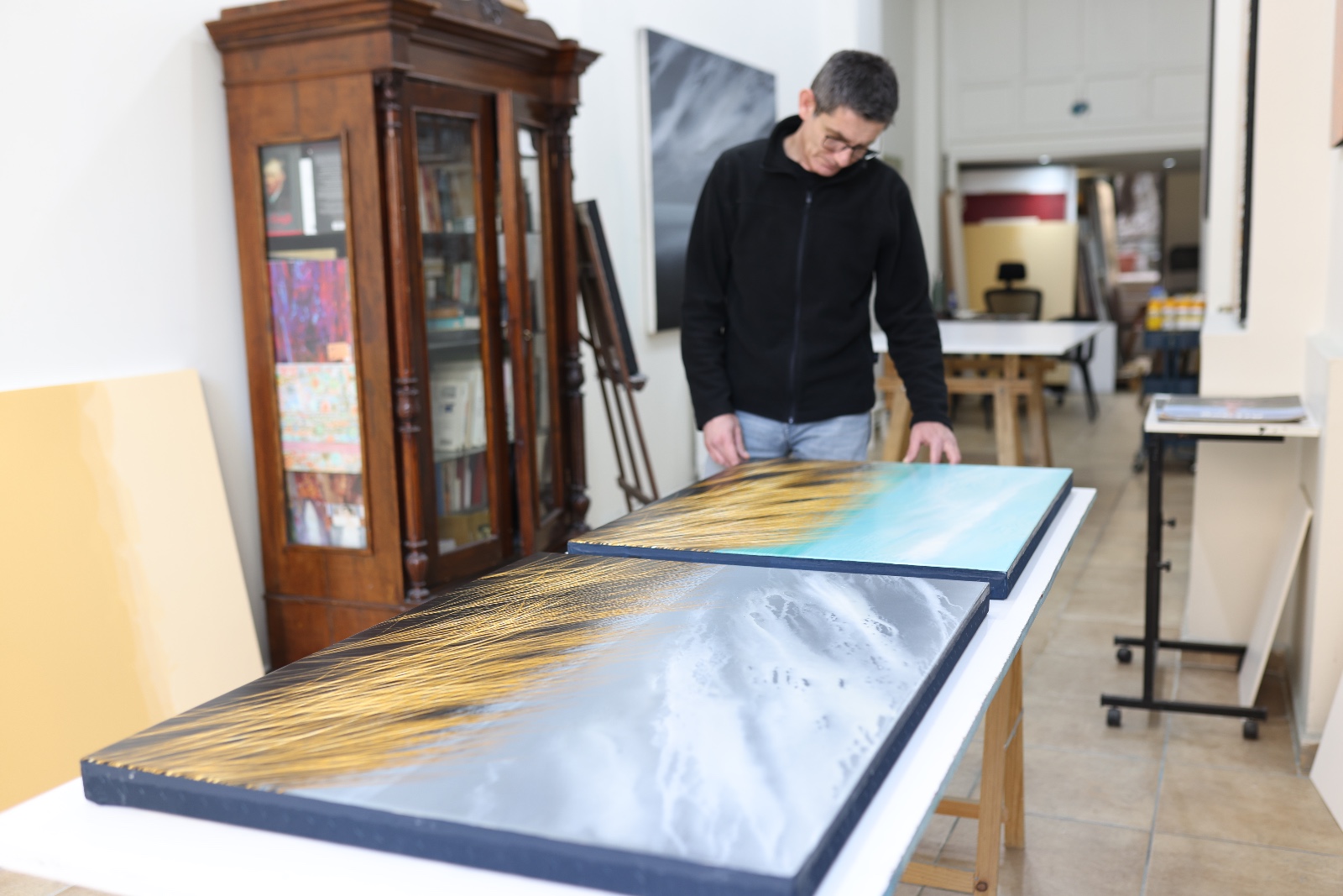 You are currently viewing Atölye Sohbeti: Ressam Mesut Karakış