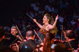 Read more about the article Fotoğraf ve Müziğin Buluşması: Esin Aydıngöz